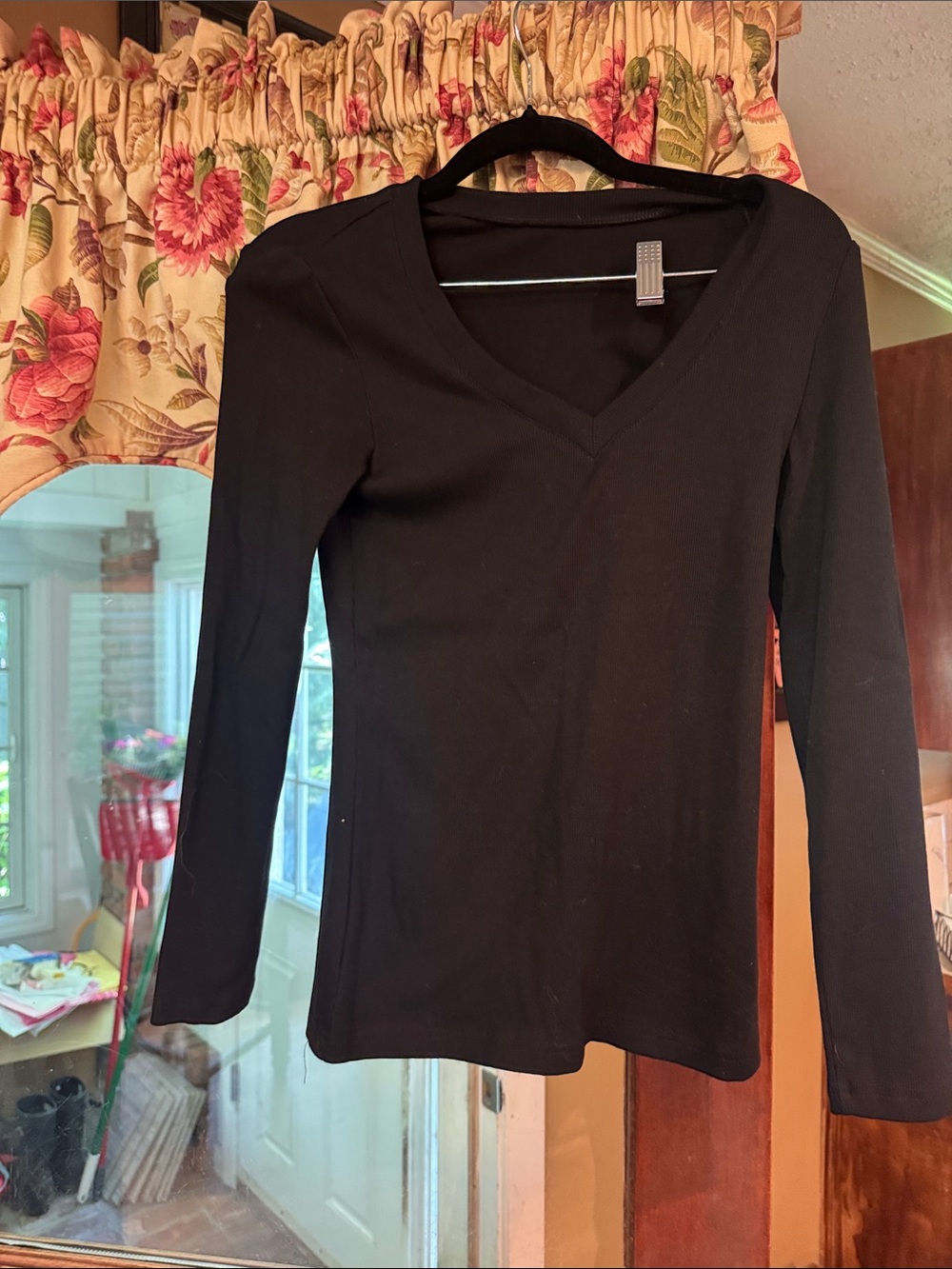 Black V-Neck Long Sleeve Women's Top